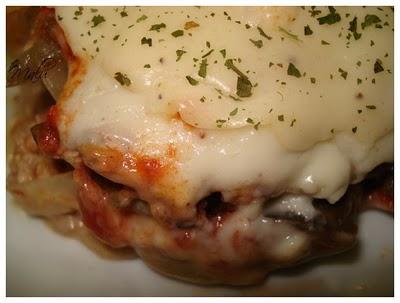 Moussaka griega. (Whole kitchen)