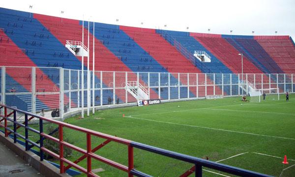 Leves sanciones para San Lorenzo y Vélez