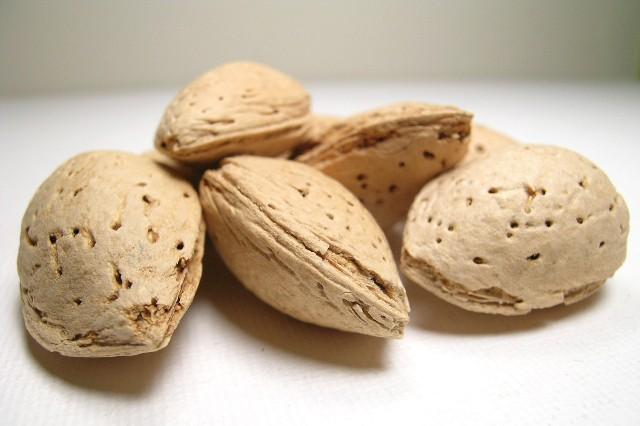 La riqueza en vitamina E de las almendras las convierte en un potente activador de tus defensas. También ayuda a combatir el estrés: no olvides que los nervios debilitan tu sistema inmune. Añade un puñado a tus ensaladas o tómalas como tentempié. 