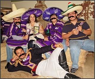 Ven a cantar con el mariachi morado éste sábado 18 de septiembre en Coyoacán.