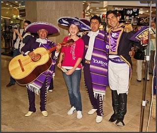 Ven a cantar con el mariachi morado éste sábado 18 de septiembre en Coyoacán.