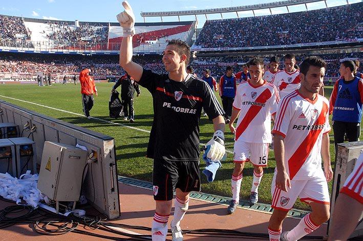 Juan Pablo Carrizo, el sostén del River puntero