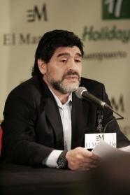 Maradona cantará en China a beneficio de la lucha contra el cáncer