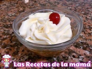 Postre de chocolate blanco con café