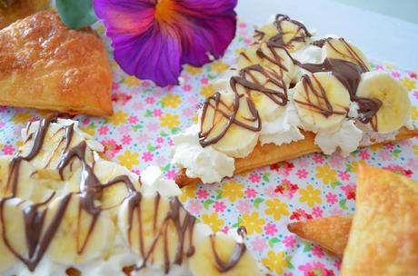 Triángulos de Hojaldre con Nata y Fruta