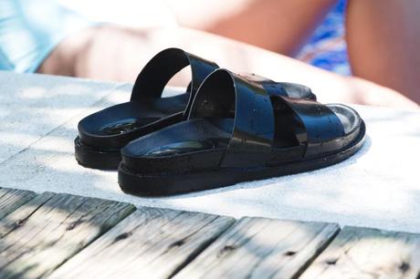 Grey_Skirt-Baseball_Top-Sandals_Black-Karen_Walker_Sunglasses-Street_Style-Beach-Summer-24