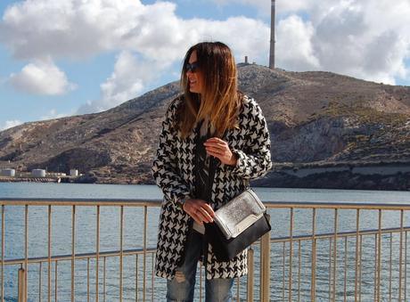 Ripped Jeans & Rock & Pata de Gallo