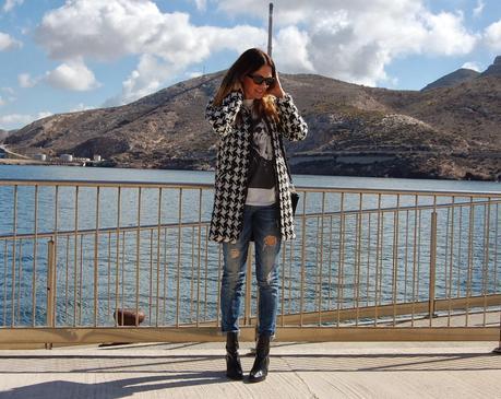 Ripped Jeans & Rock & Pata de Gallo