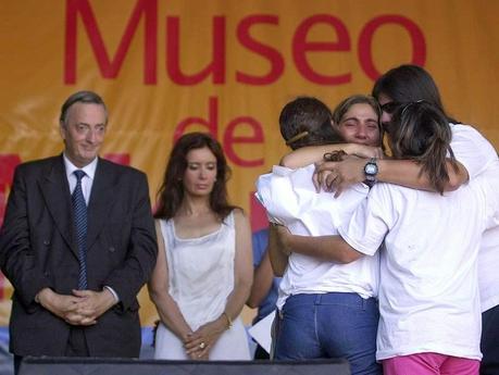 En esta sensible fecha, Luis Alberto Romero se solidariza con los golpistas y genocidas