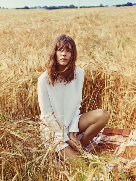 Freja Beha Erichsen fotografiada por Cass Bird para Vogue, Uk, enero