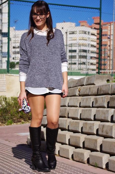 Capa roja y cuero negro