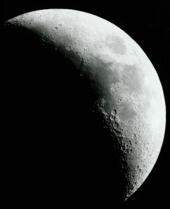 Imagen de la Luna, un satélite muy mencionado en las comparaciones. Sin ánimo de ser exhaustivo: 