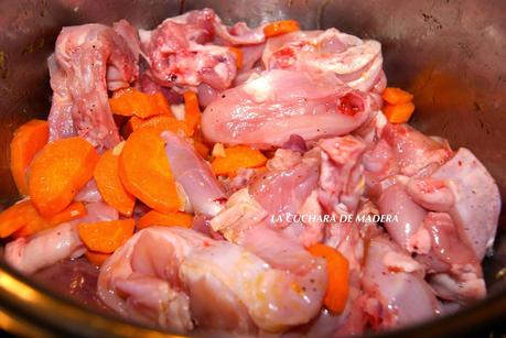 CONEJO EN SALSA DE AJOS Y ZANAHORIAS