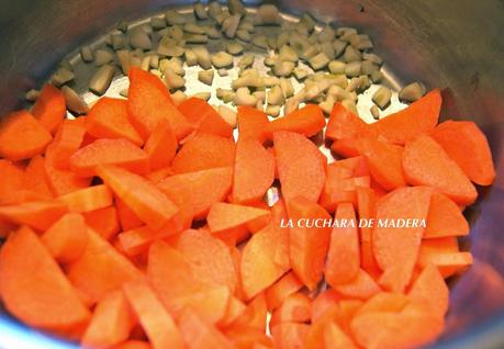 CONEJO EN SALSA DE AJOS Y ZANAHORIAS