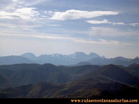 Ruta peña Manteca o Horru: Vista del macizo de Ubiña