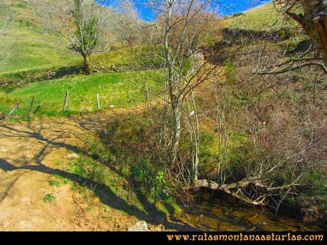 Ruta peña Manteca o Horru: Cruce sobre el arroyo y desvío a la derecha