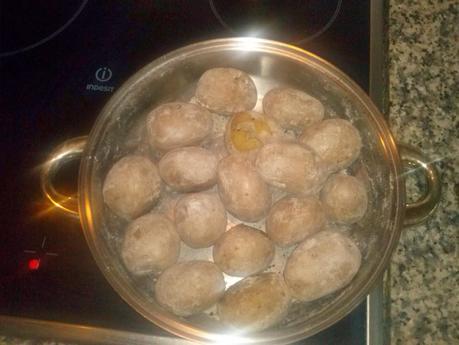 PATATAS ARRUGAS CON MOJO VERDE