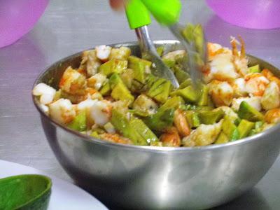 Barca de Aguacate con Langostinos Barca de Aguacate con Langostinos