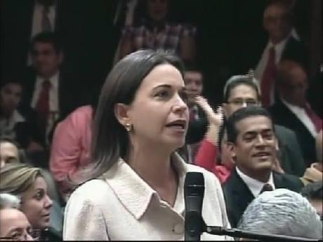 Foto: Machado: El Gobierno de Maduro persigue, reprime y tortura