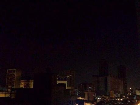 Foto: Parque Central #Caracas #24M sin luz 12:15 am
