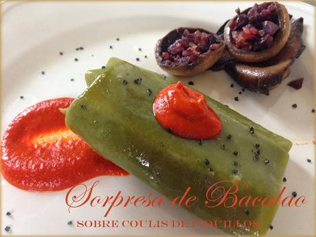 Sorpresa de Bacalao sobre Coulis de Piquillos.