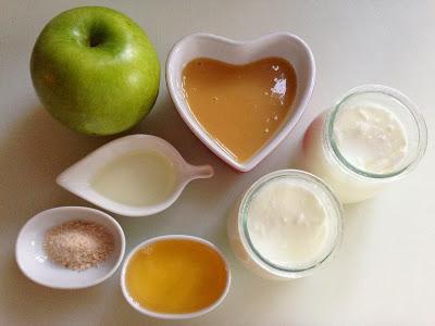 Yogur con Crema de Almendras y Manzana Verde.
