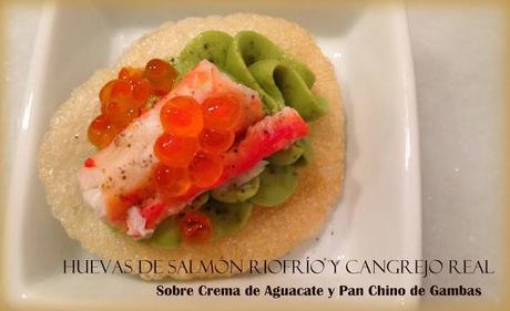 Huevas de Salmón Riofrío y Cangrejo Real sobre Crema de Aguacate y Pan Chino de Gambas.