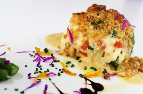 ¡Ya es primavera en Quely!. Pastel de verduras gratinado con crema de queso mahonés y crumble de galletas Quely y almendras. Paso a paso.