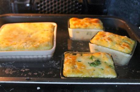 ¡Ya es primavera en Quely!. Pastel de verduras gratinado con crema de queso mahonés y crumble de galletas Quely y almendras. Paso a paso.