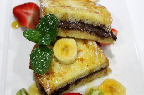 Recetas con Nutella, tostada francesa rellena de Nutella con frutas frescas y sirope, y,¡SORTEO!, libro Deja sitio para el postre.