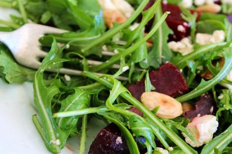 Ensalada de rúcola, remolacha y queso feta (paso a paso)
