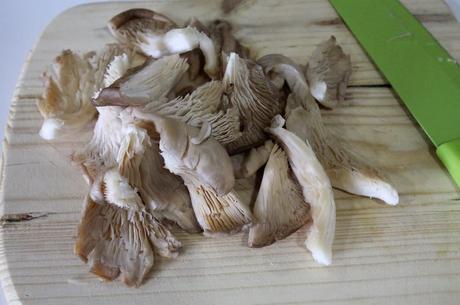 Revuelto de gírgolas y gambas (paso a paso)