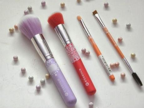 Bloom Me Up Tools de Essence(Edición Limitada)