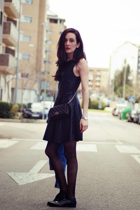 BLACK MOODVestido: Pull&Bear, Cazadora: Zara, Bolso: ...