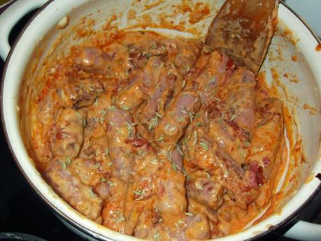 SALCHICHAS CON SALSA DE QUESO