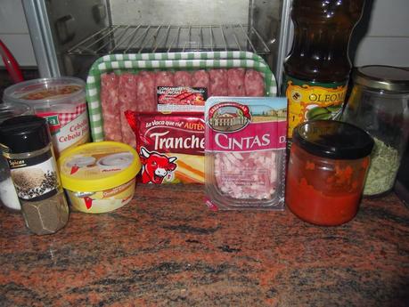 SALCHICHAS CON SALSA DE QUESO