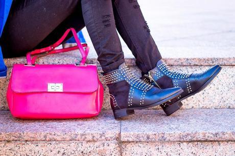 Blue Klein vs Vibrant Pink