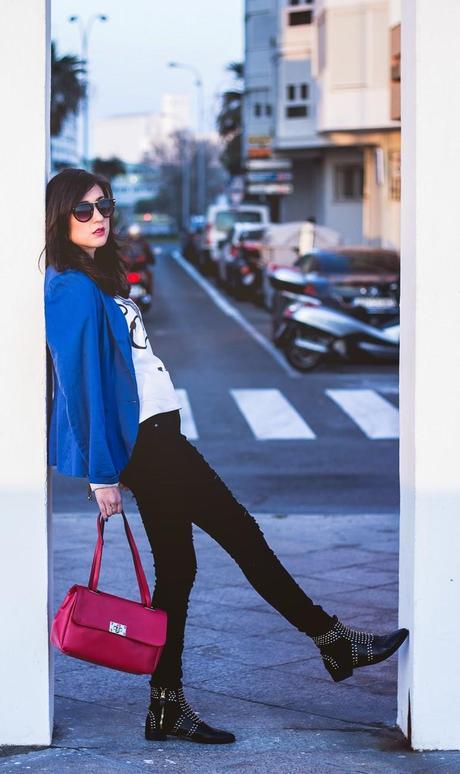 Blue Klein vs Vibrant Pink