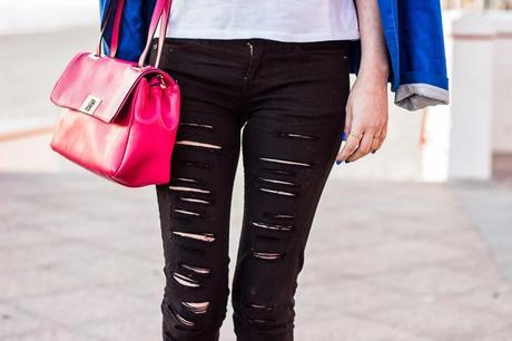 Blue Klein vs Vibrant Pink