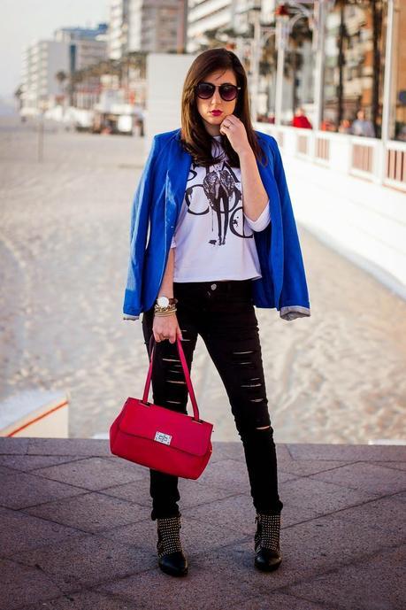 Blue Klein vs Vibrant Pink