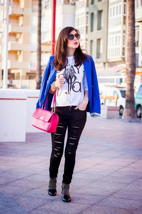 Blue Klein vs Vibrant Pink