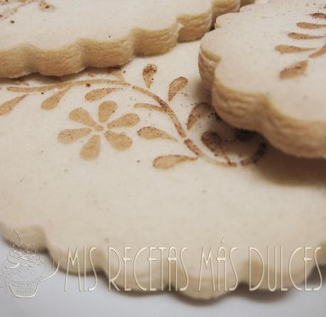 GALLETAS DE CANELA DECORADAS CON PLANTILLA