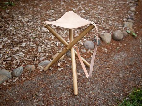 DIY asiento tripode palos madera