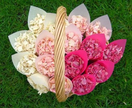 Pétalos para tu boda, ¿Cómo los presentas en sociedad? petalcorazon3