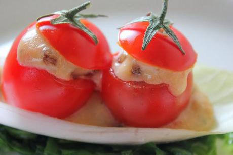 Barquitas con Cherris rellenos de Roquefort y Dátiles.