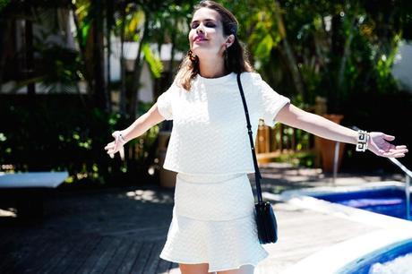 WHITE X DESALIA White_Outfit-Suit-Celine_Trio_Bag-Street_Style-8