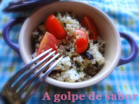 Ensalada de Quinoa con queso feta, tomate cherry y aceitunas negras