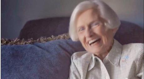 MUJER DE 98 AÑOS PIERDE SU LICENCIA...¡Y LA RECUPERA! (Video)