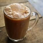 Teh tarik: té con leche, bebida nacional en Malasia. 