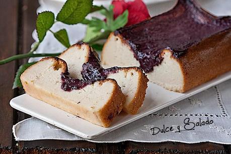 PASTEL DE QUESO CON MERMELADA DE ARANDANOS PASTEL DE QUESO CON MERMELADA DE ARANDANOS